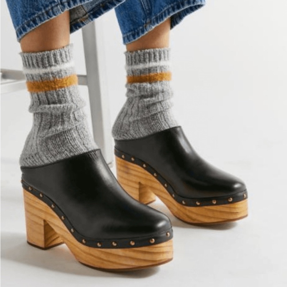 UO Urban Outfitters Roxy Studded Wooden Block Clog Heeled Black leather Size 7.5